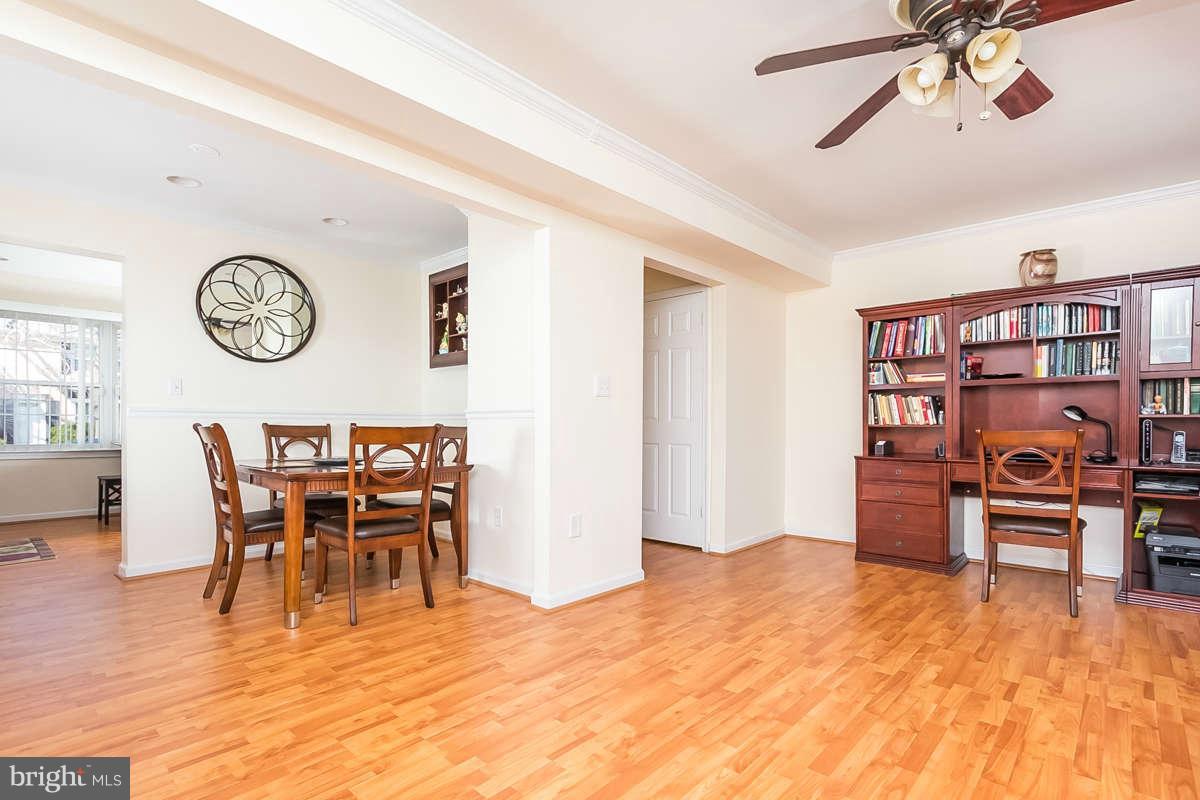 5987 Grand Banks Road Columbia, MD 21044 - Photo 8 of 29 Living Room