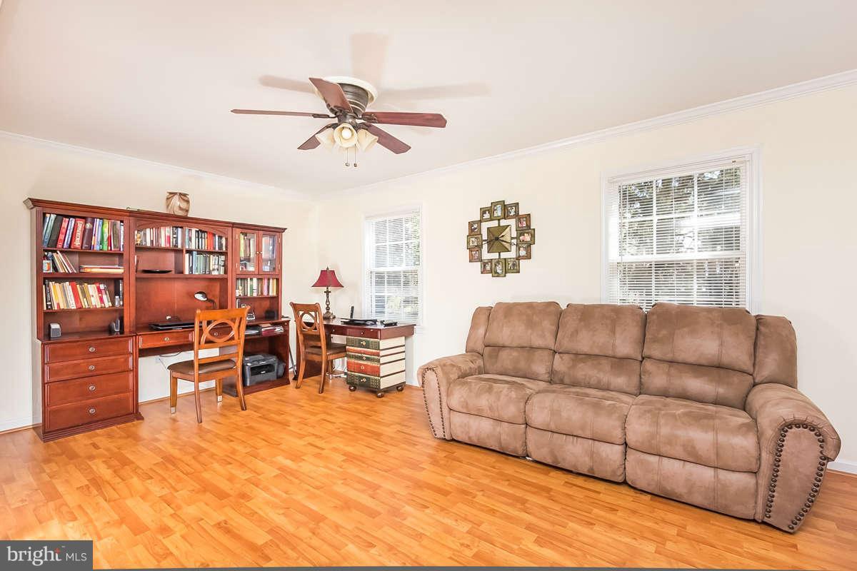 5987 Grand Banks Road Columbia, MD 21044 - Photo 9 of 29 Living Room