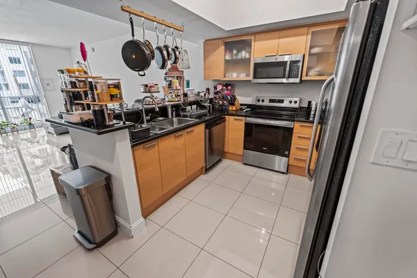 $294,000 | 140 South Dixie Highway, Unit 512, Hollywood, FL 33020
