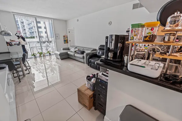$294,000 | 140 South Dixie Highway, Unit 512, Hollywood, FL 33020