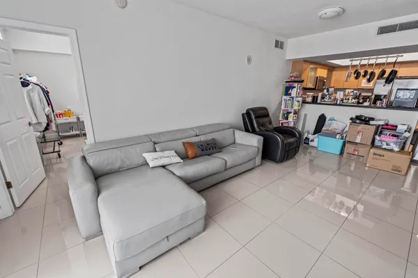 $294,000 | 140 South Dixie Highway, Unit 512, Hollywood, FL 33020