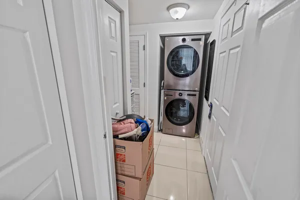 $294,000 | 140 South Dixie Highway, Unit 512, Hollywood, FL 33020