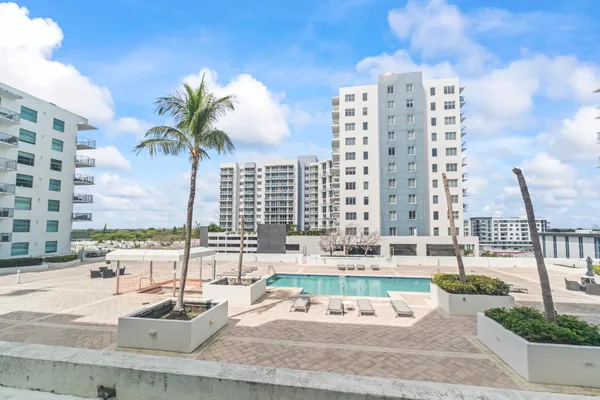 $294,000 | 140 South Dixie Highway, Unit 512, Hollywood, FL 33020