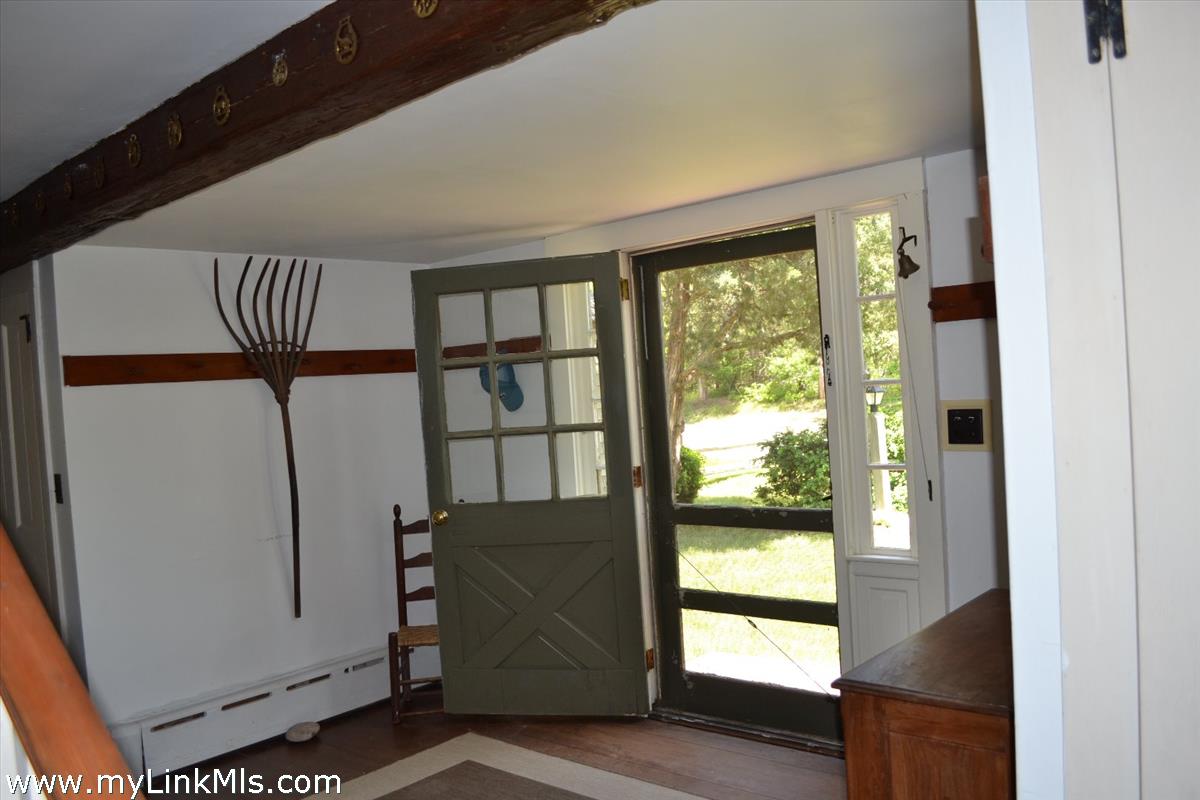 641 Old County Road West Tisbury, MA 02568 - Photo 14 of 27 http://d1qzqeyxiitrap.cloudfront.net/photos/39064/1200/1ba6714f.jpg