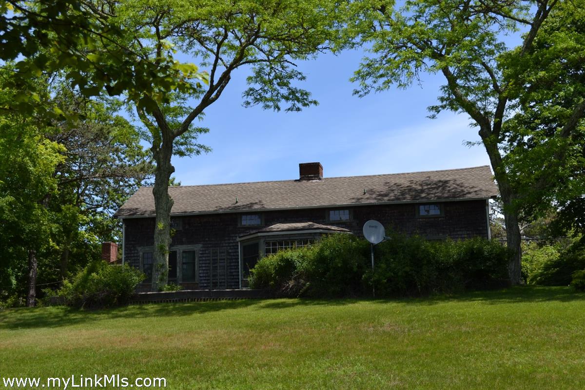 641 Old County Road West Tisbury, MA 02568 - Photo 3 of 27 http://d1qzqeyxiitrap.cloudfront.net/photos/39064/1200/d956f3cc.jpg