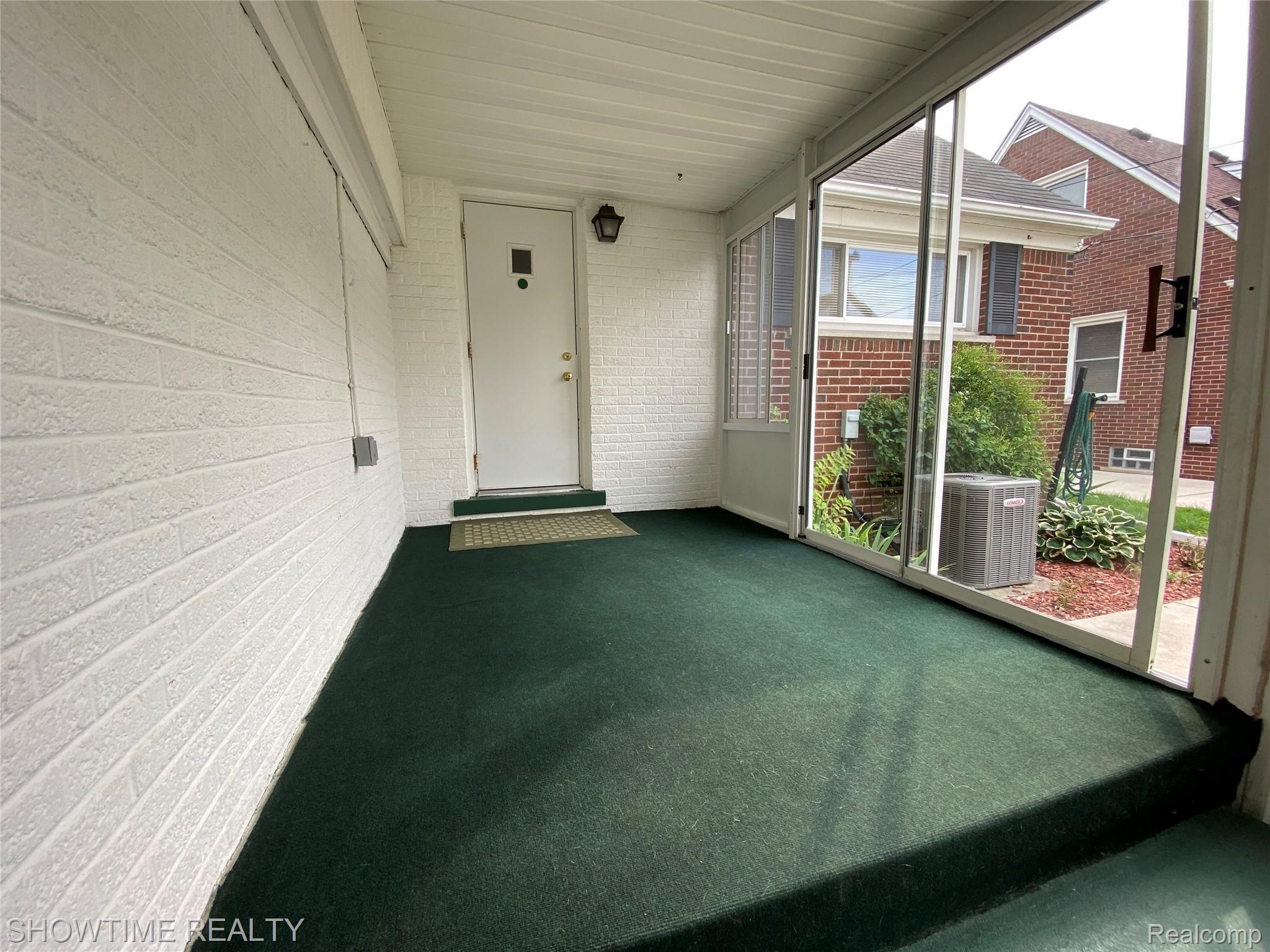 15143 Charles R Avenue Eastpointe, MI 48021 - Photo 13 of 18 IMG-4550.jpg