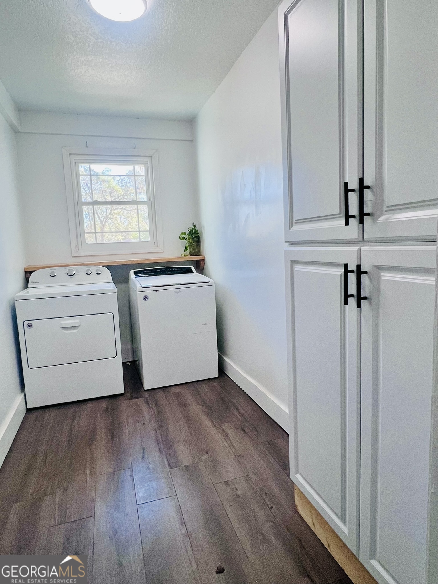 594 South 3rd Street Jesup, GA 31545 - Photo 23 of 32 a utility room with dryer and washer