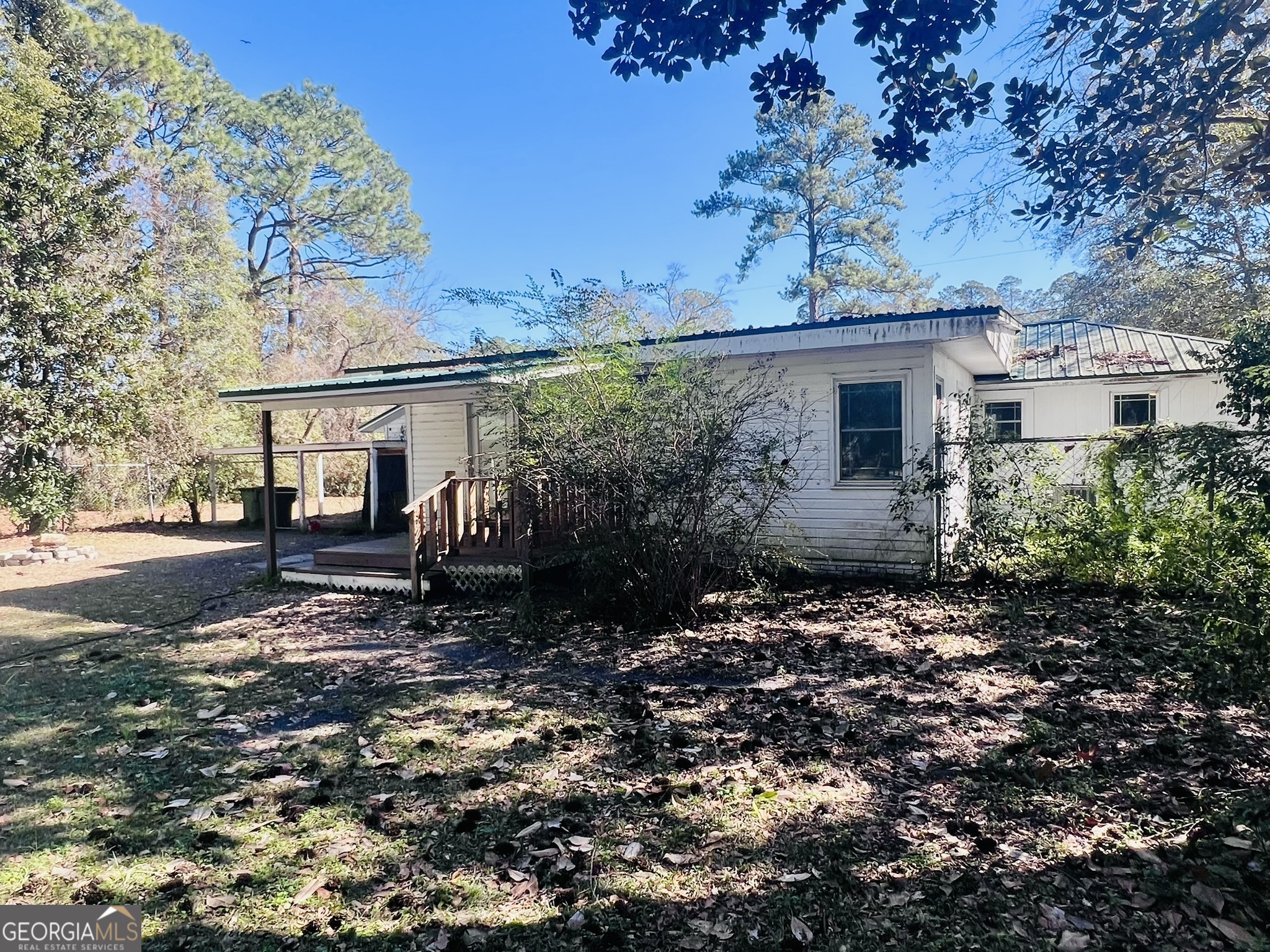 594 South 3rd Street Jesup, GA 31545 - Photo 29 of 32 a view of a house with a tree in the background