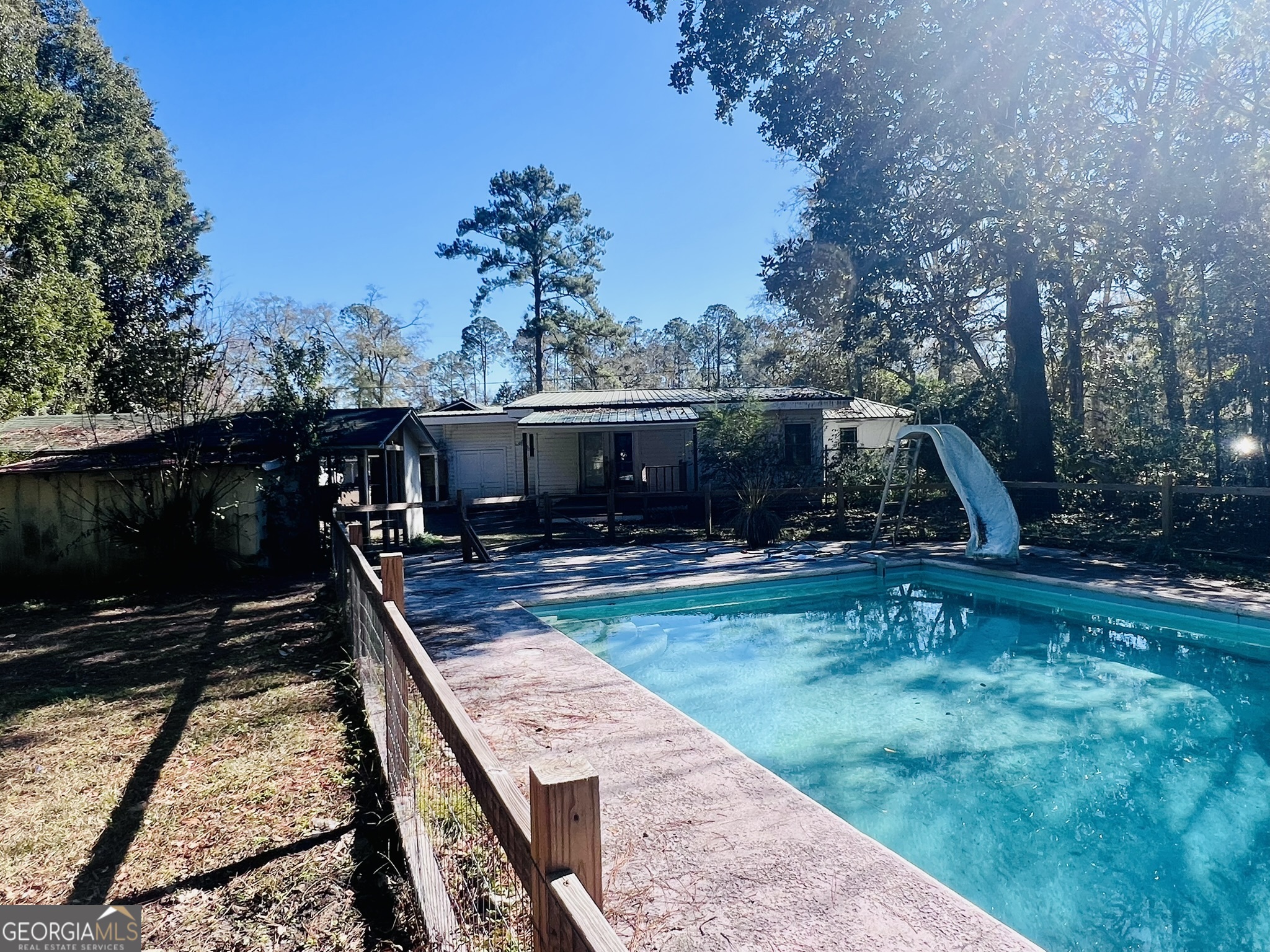 594 South 3rd Street Jesup, GA 31545 - Photo 30 of 32 a view of a garden with sitting area