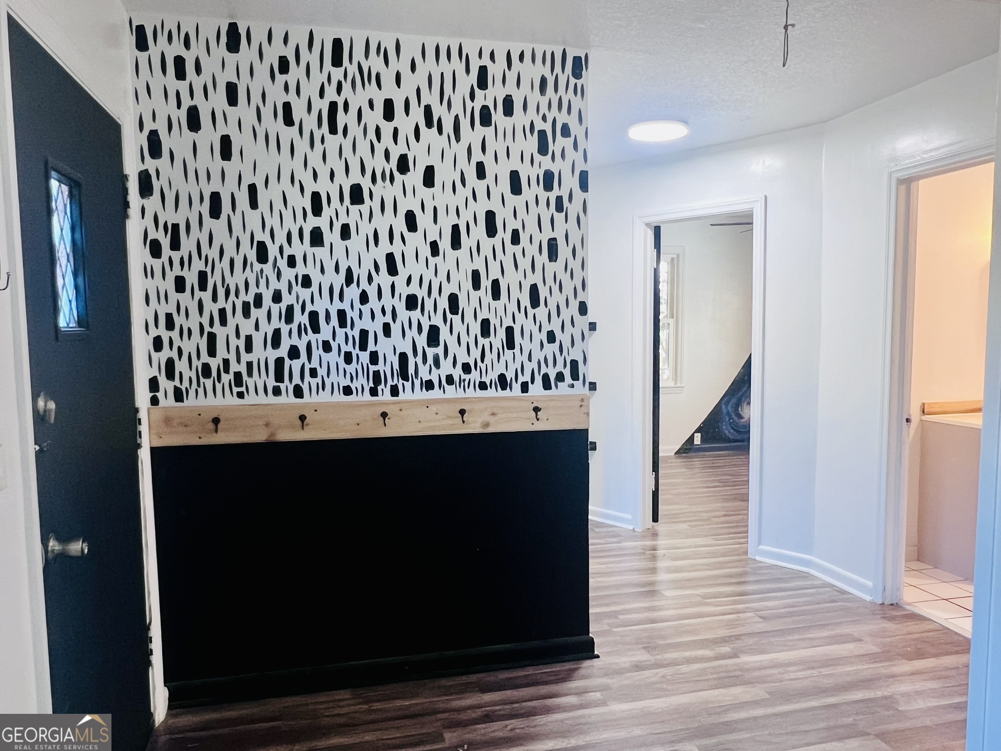 594 South 3rd Street Jesup, GA 31545 - Photo 5 of 32 a view of a living room