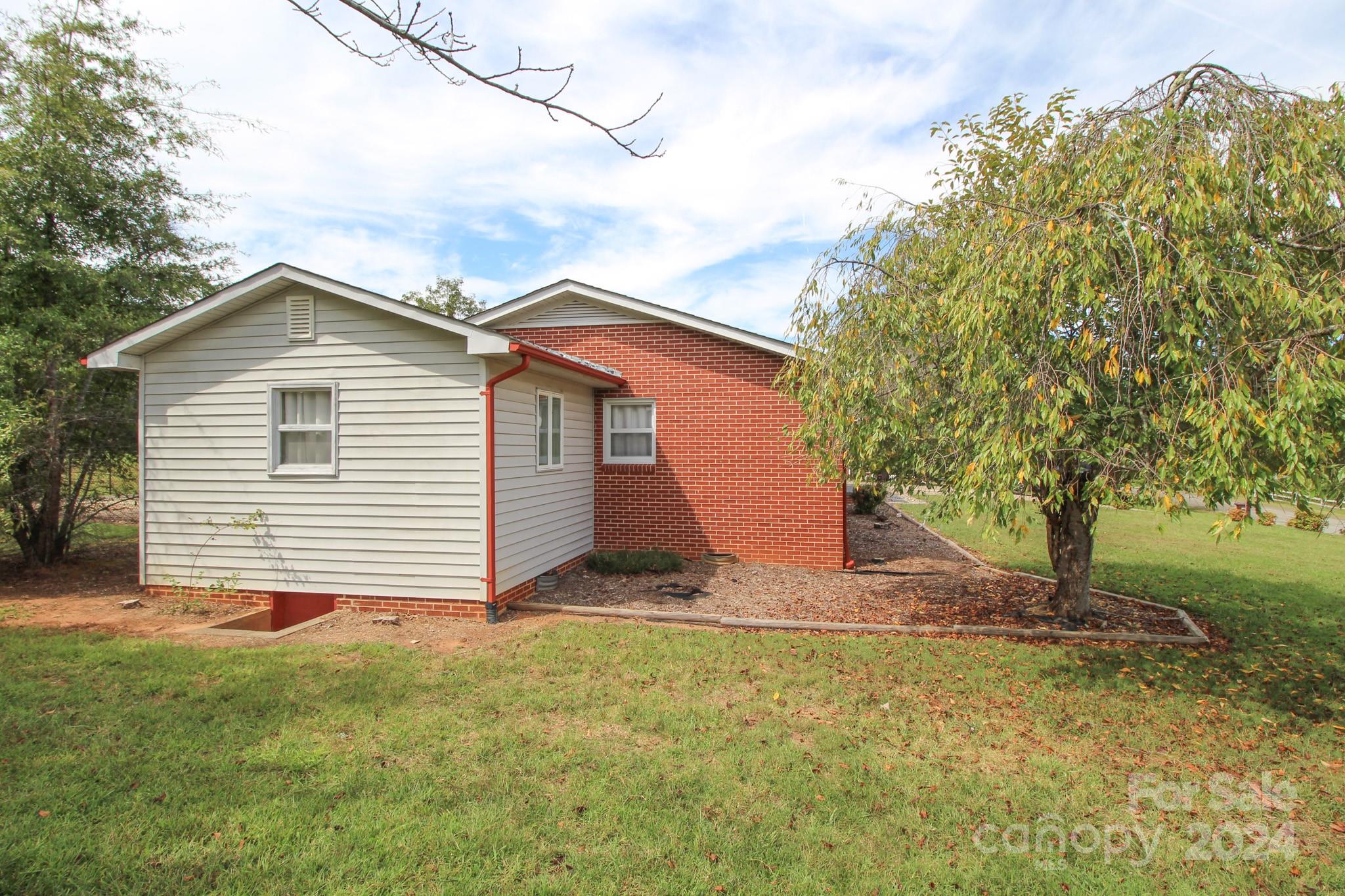 507 Pea Ridge Street Morganton, NC 28655 - Photo 5 of 29 Gallery Image 5