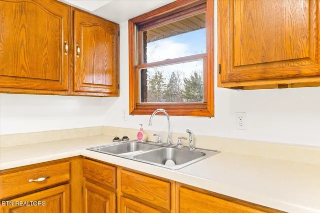 $425,000 | 261 Lance Lane, La Follette, TN 37766