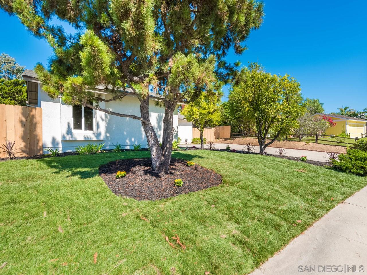 1736 Deerfield Road Encinitas, CA 92024 - Photo 3 of 25