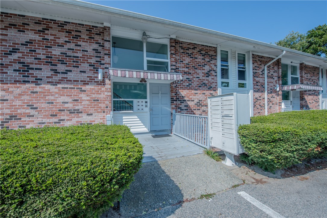 347 Main Road, Unit 203 Tiverton, RI 02878 - Photo 2 of 16