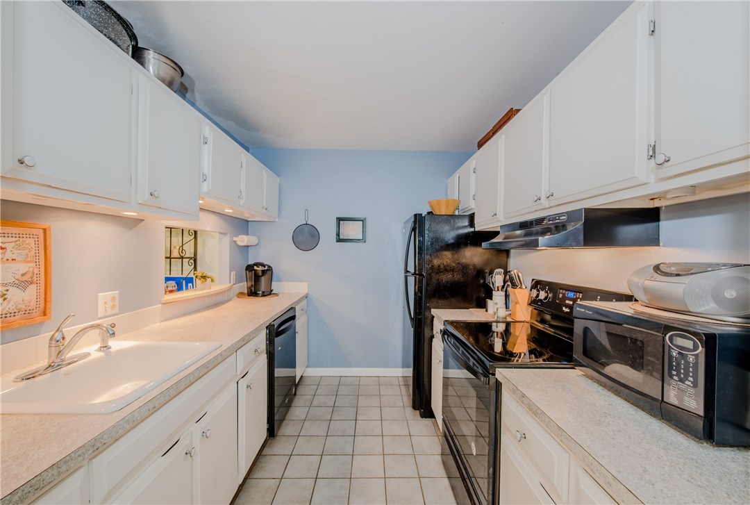 347 Main Road, Unit 203 Tiverton, RI 02878 - Photo 4 of 16