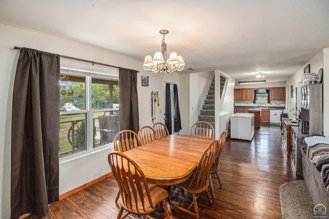 $399,900 | 5655 94th Street, Meriden, KS 66512