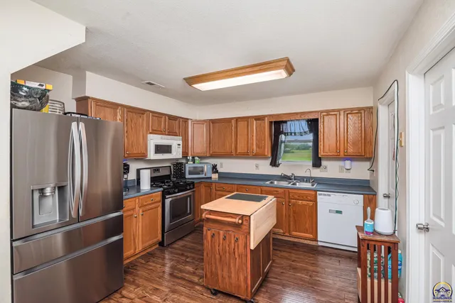 $399,900 | 5655 94th Street, Meriden, KS 66512