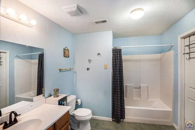 $399,900 | 5655 94th Street, Meriden, KS 66512