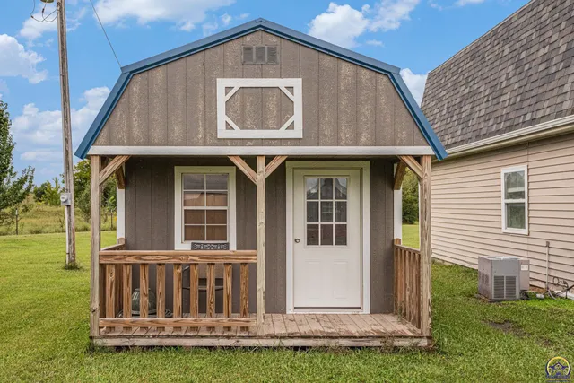 $399,900 | 5655 94th Street, Meriden, KS 66512