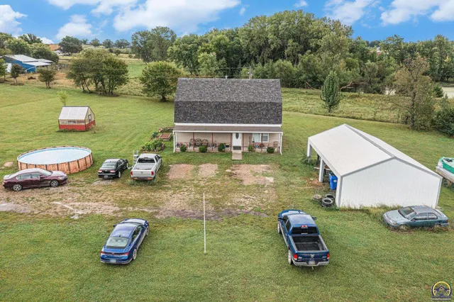 $399,900 | 5655 94th Street, Meriden, KS 66512