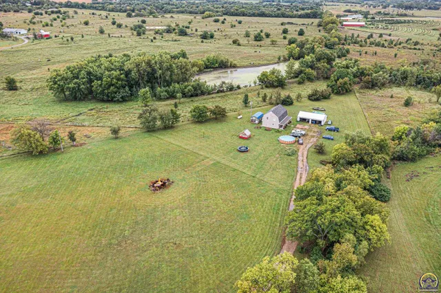 $399,900 | 5655 94th Street, Meriden, KS 66512