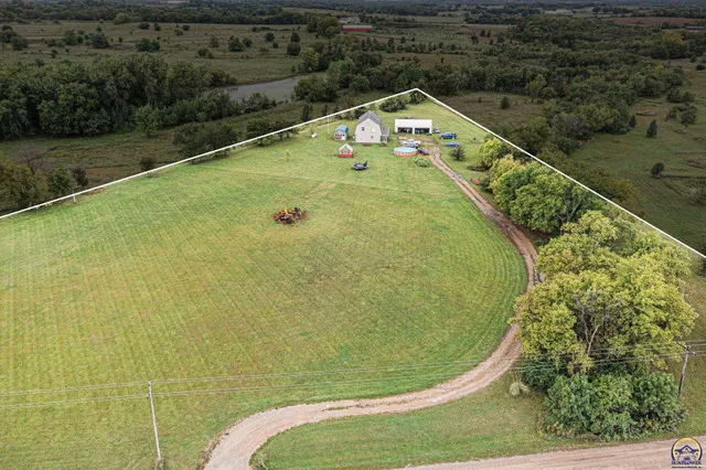 $399,900 | 5655 94th Street, Meriden, KS 66512