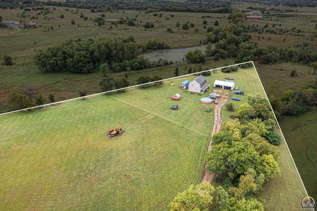 $399,900 | 5655 94th Street, Meriden, KS 66512