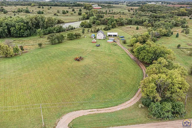 $399,900 | 5655 94th Street, Meriden, KS 66512