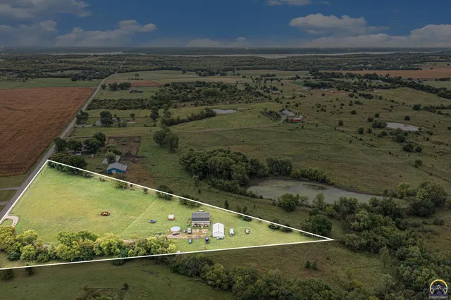 $399,900 | 5655 94th Street, Meriden, KS 66512