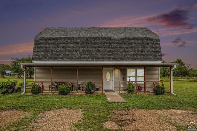 $399,900 | 5655 94th Street, Meriden, KS 66512