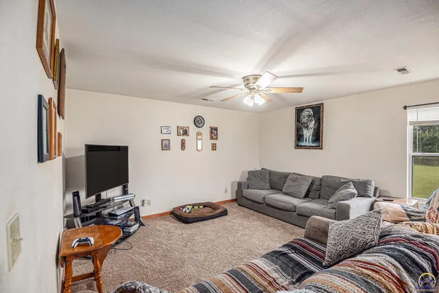 $399,900 | 5655 94th Street, Meriden, KS 66512