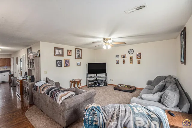 $399,900 | 5655 94th Street, Meriden, KS 66512