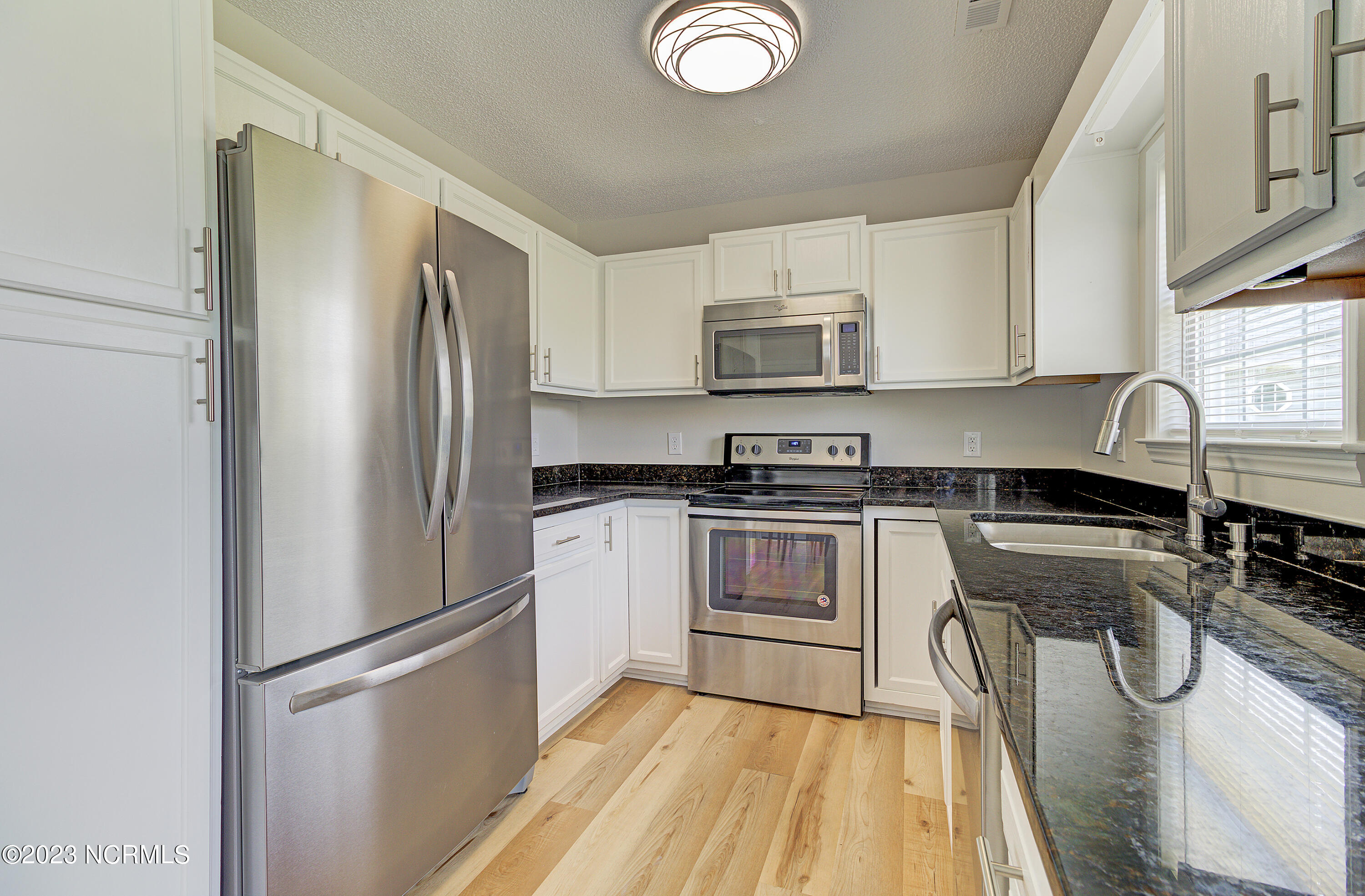 7121 Thurgood Road Wilmington, NC 28411 - Photo 5 of 16 Kitchen