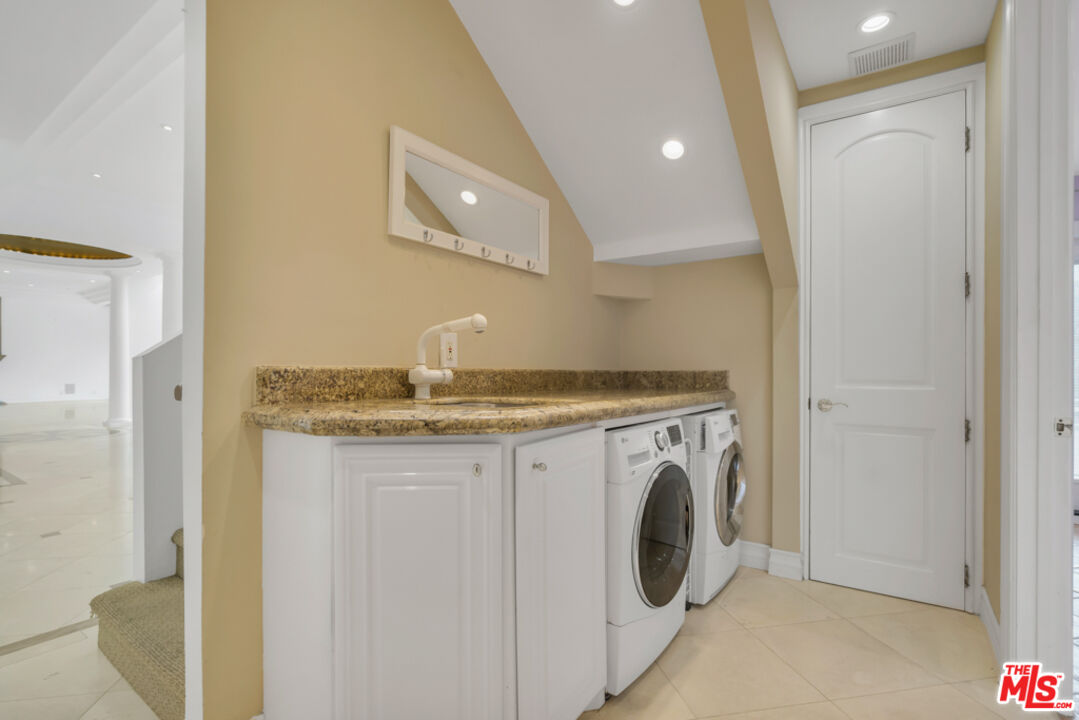10557 Rocca Place Los Angeles, CA 90077 - Photo 20 of 52