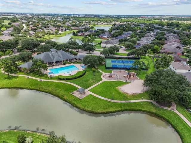 $3,000 | 2758 Laguna Pointe Drive, Pearland, TX 77584