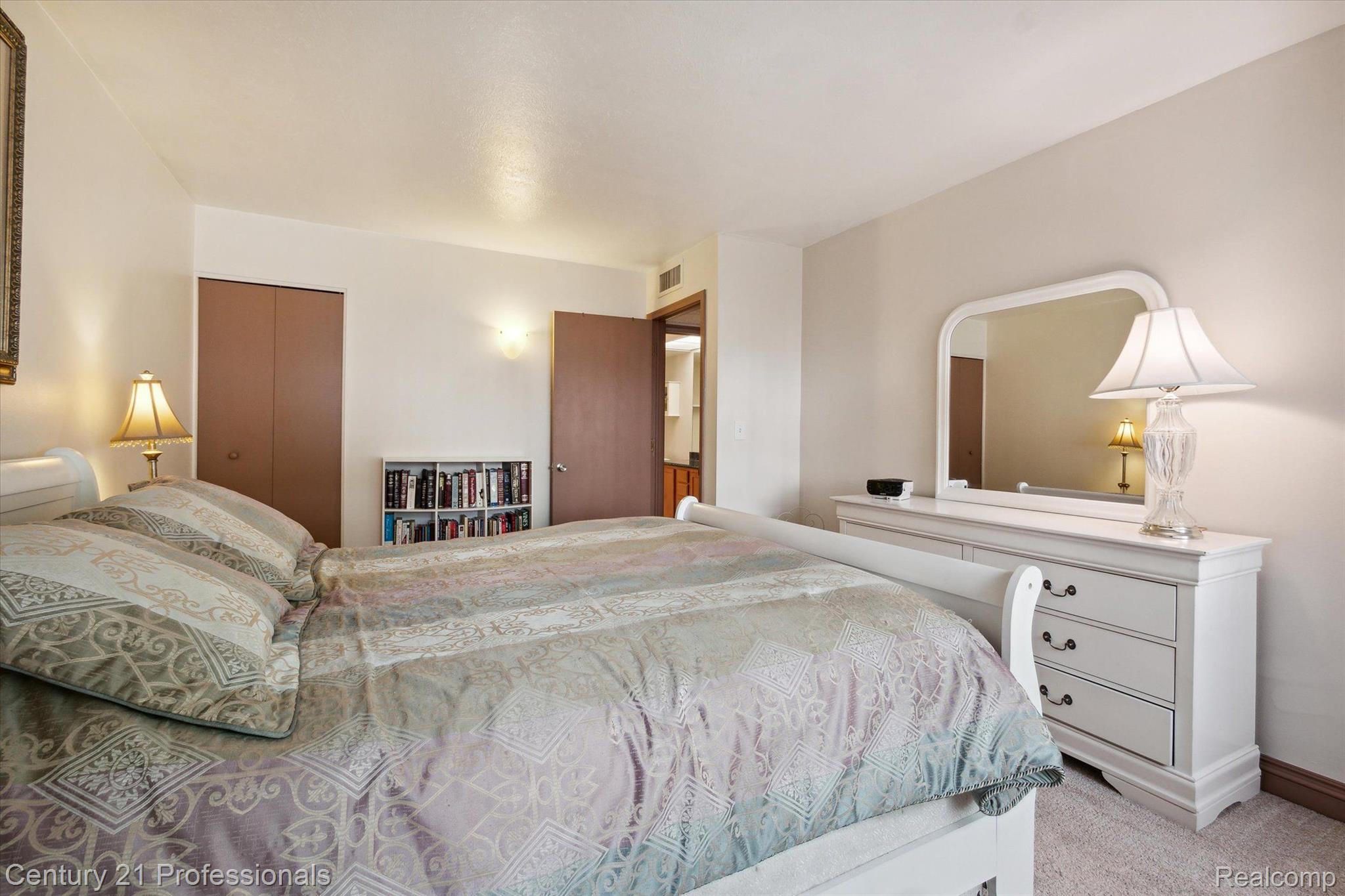 2377 Walton Blvd., Unit 13 Rochester, MI 48309 - Photo 10 of 19 Gallery Image 10