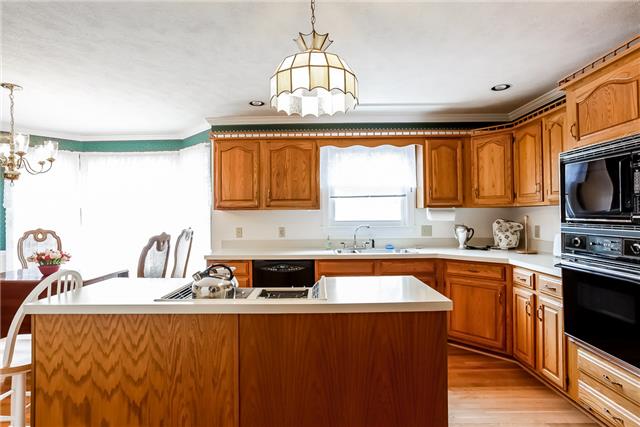613 Cooks Hill Road Mount Juliet, TN 37122 - Photo 18 of 20 Kitchen with Island & Built in Appliances