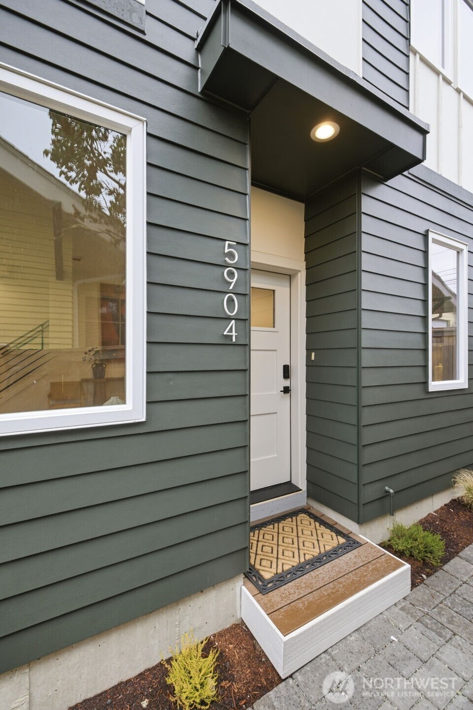 5904 42nd Avenue Southwest Seattle, WA 98136 - Photo 4 of 40