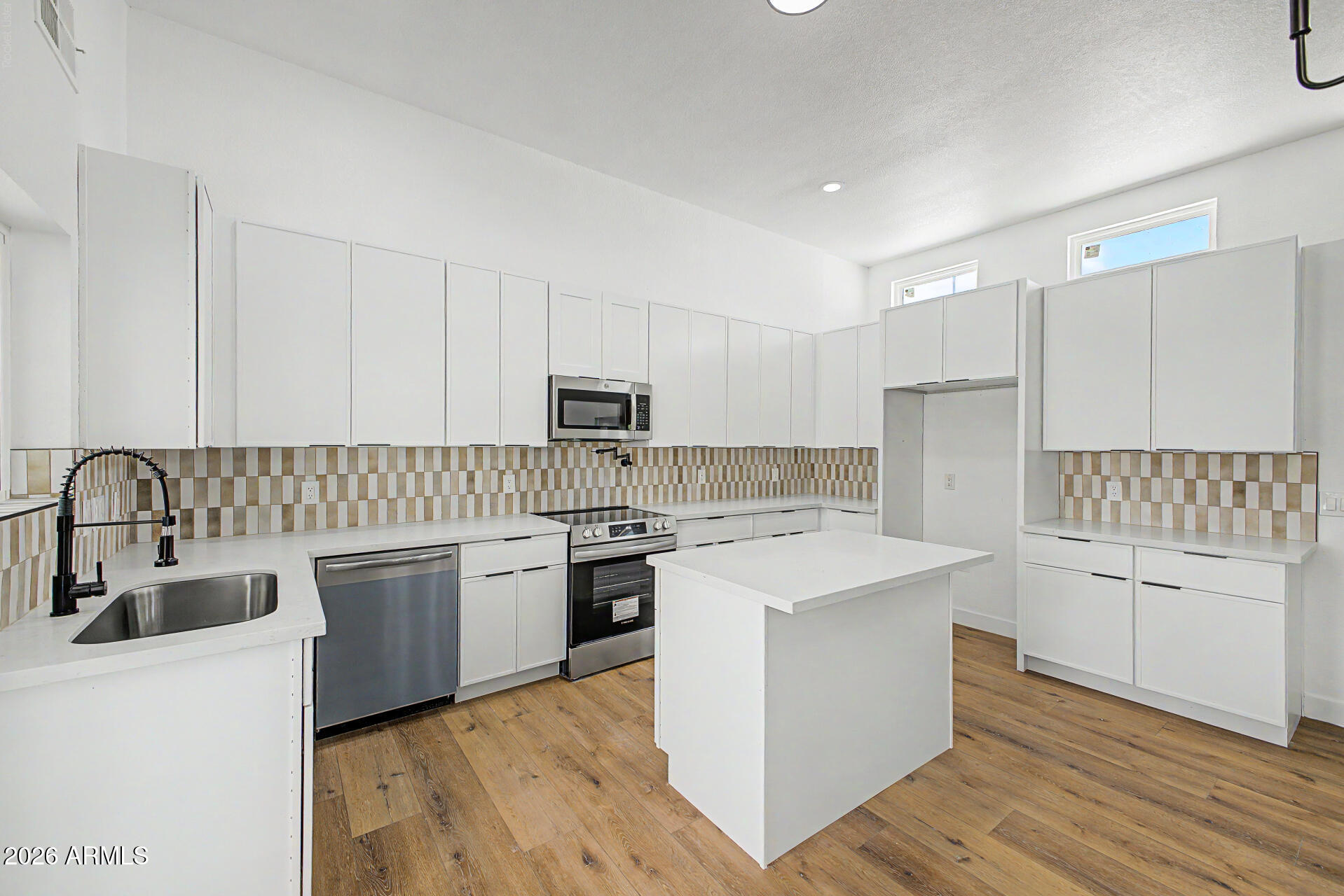 1503 N Spring Mesa, AZ 85203 - Photo 3 of 25 13 - Spring 1503
