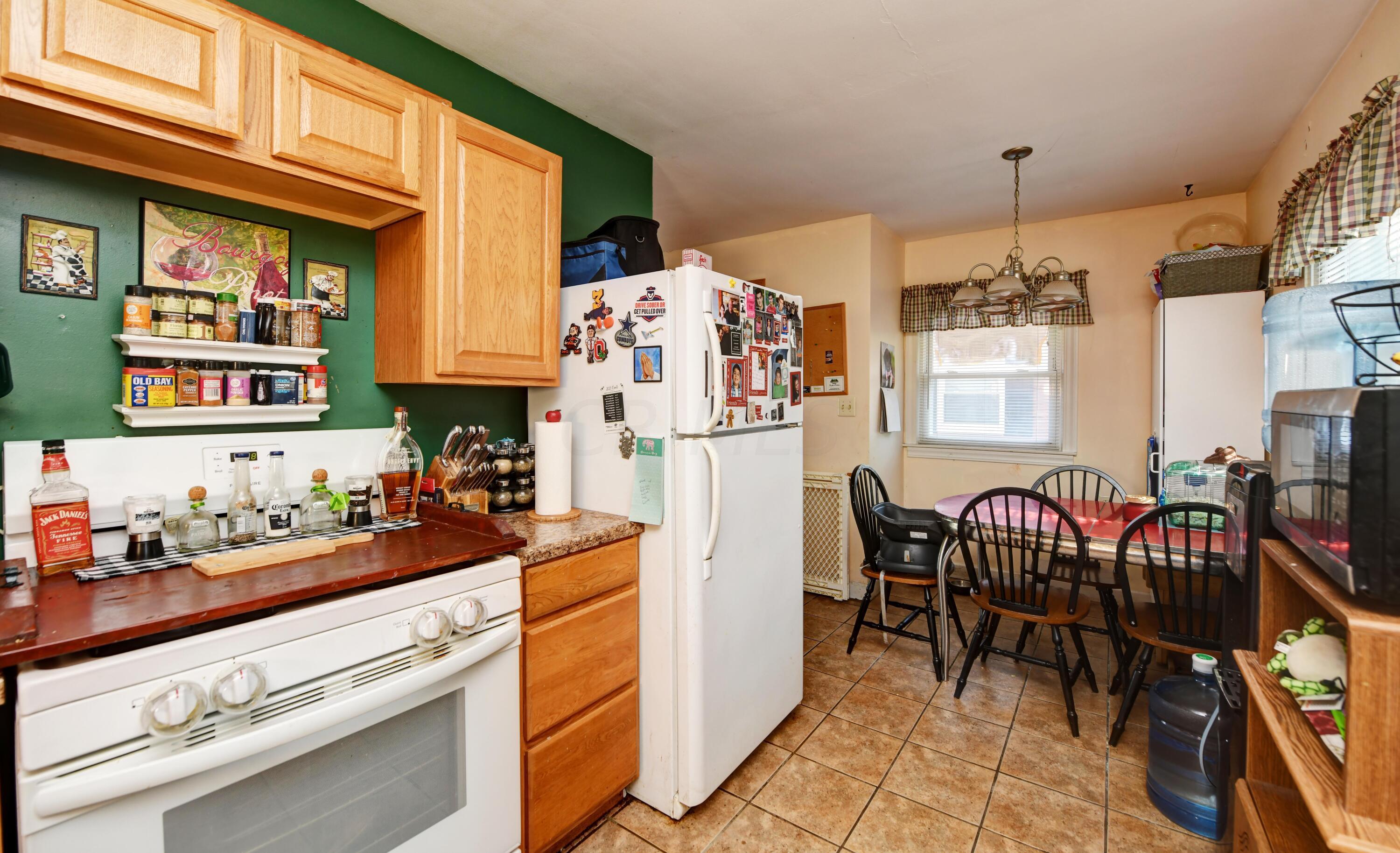 681 Roth Avenue Columbus, OH 43228 - Photo 7 of 27 Kitchen