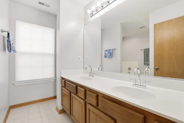 $275,000 | 1843 South Wentworth Circle, Romeoville, IL 60446