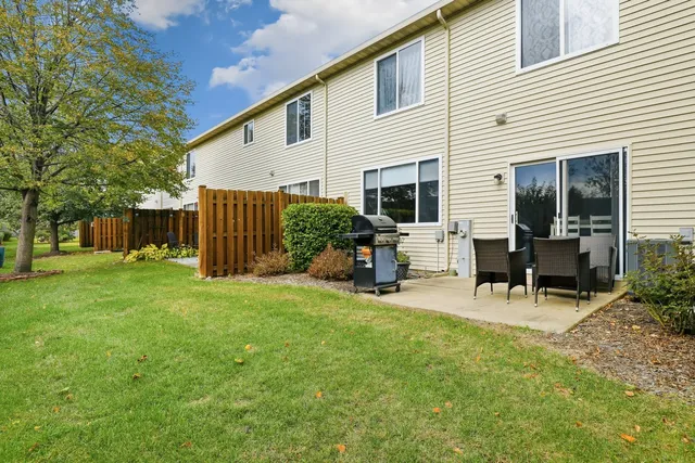 $275,000 | 1843 South Wentworth Circle, Romeoville, IL 60446