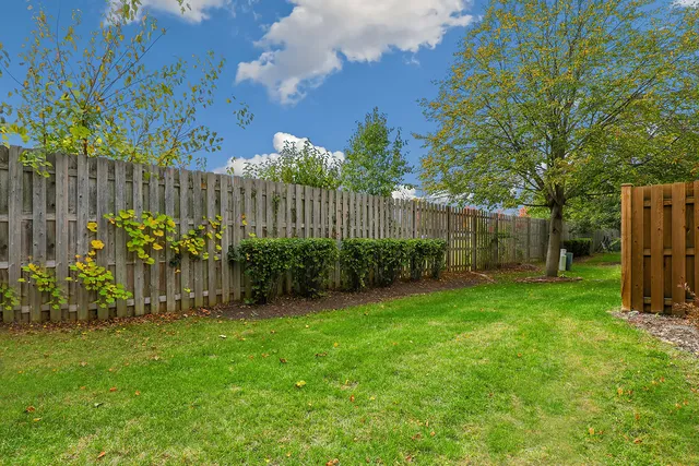 $275,000 | 1843 South Wentworth Circle, Romeoville, IL 60446