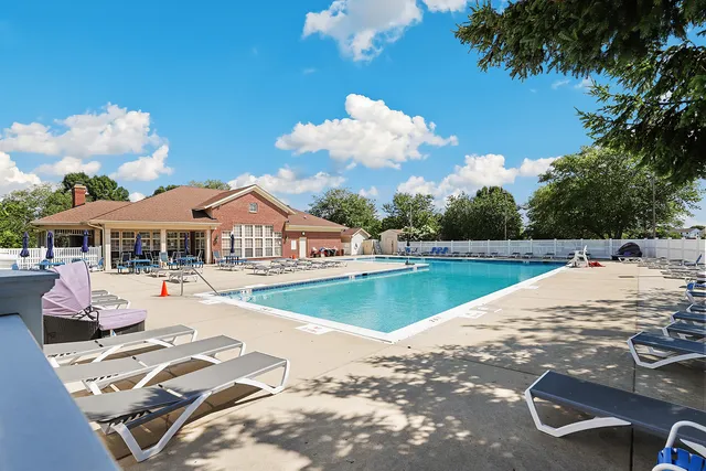 $275,000 | 1843 South Wentworth Circle, Romeoville, IL 60446