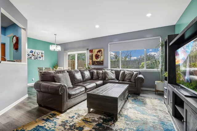 $275,000 | 1843 South Wentworth Circle, Romeoville, IL 60446