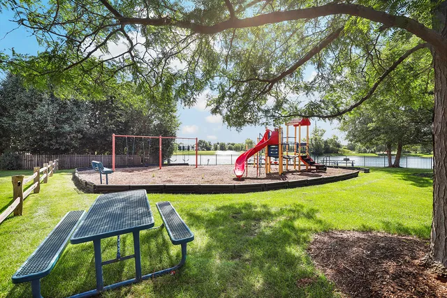 $275,000 | 1843 South Wentworth Circle, Romeoville, IL 60446