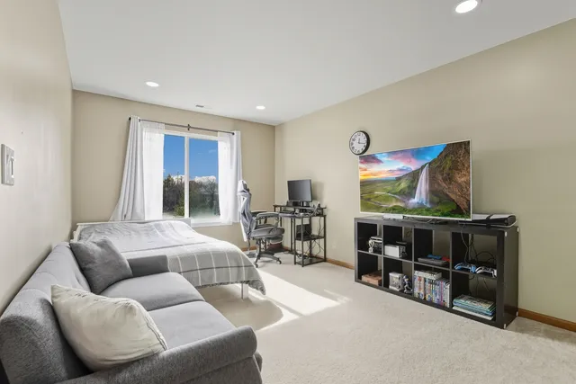 $275,000 | 1843 South Wentworth Circle, Romeoville, IL 60446