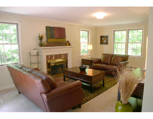 9 Proctor Road Pepperell, MA 01463 - Photo 3 of 8