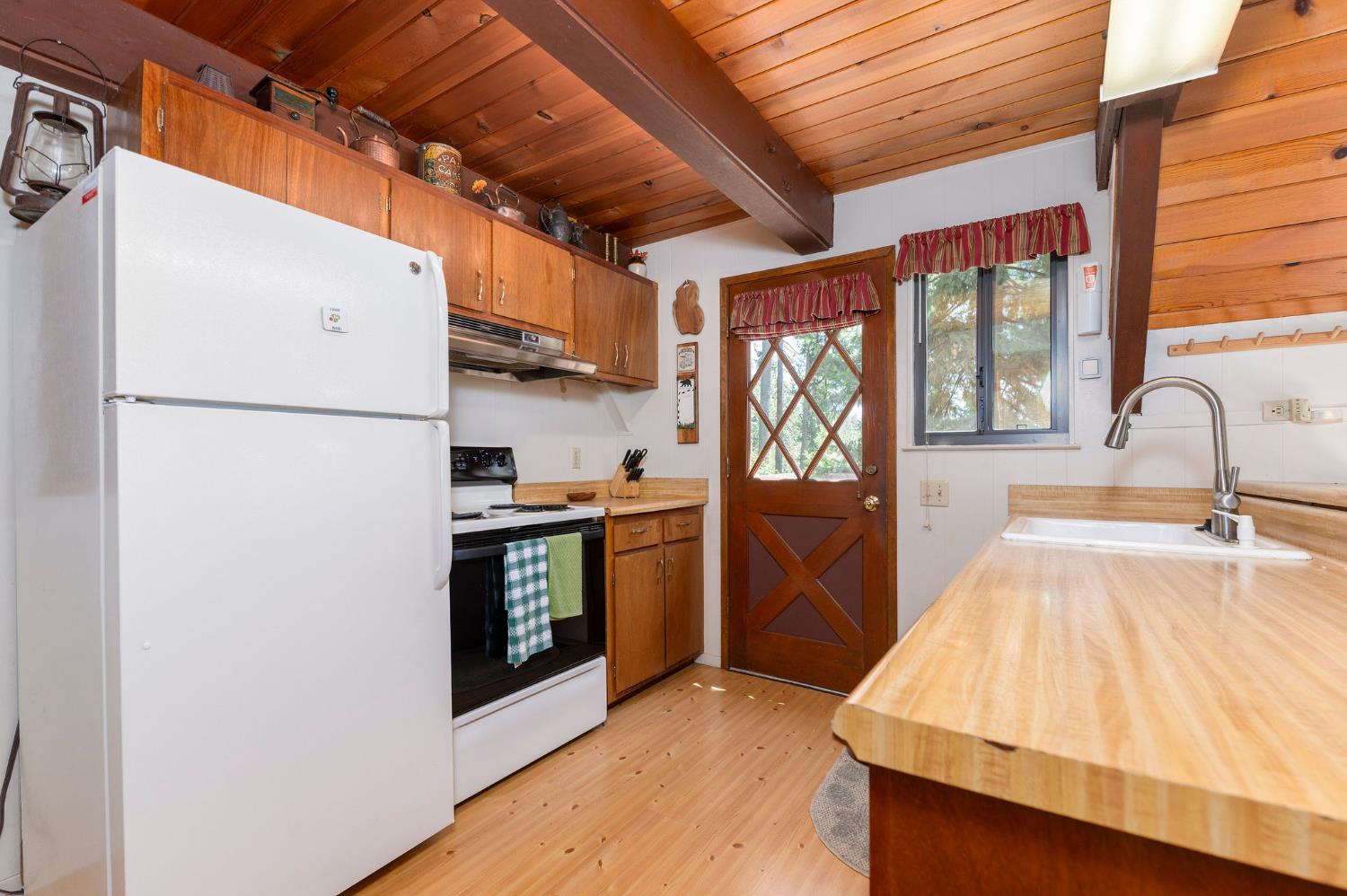 1380 Incline Way Arnold, CA 95223 - Photo 9 of 38