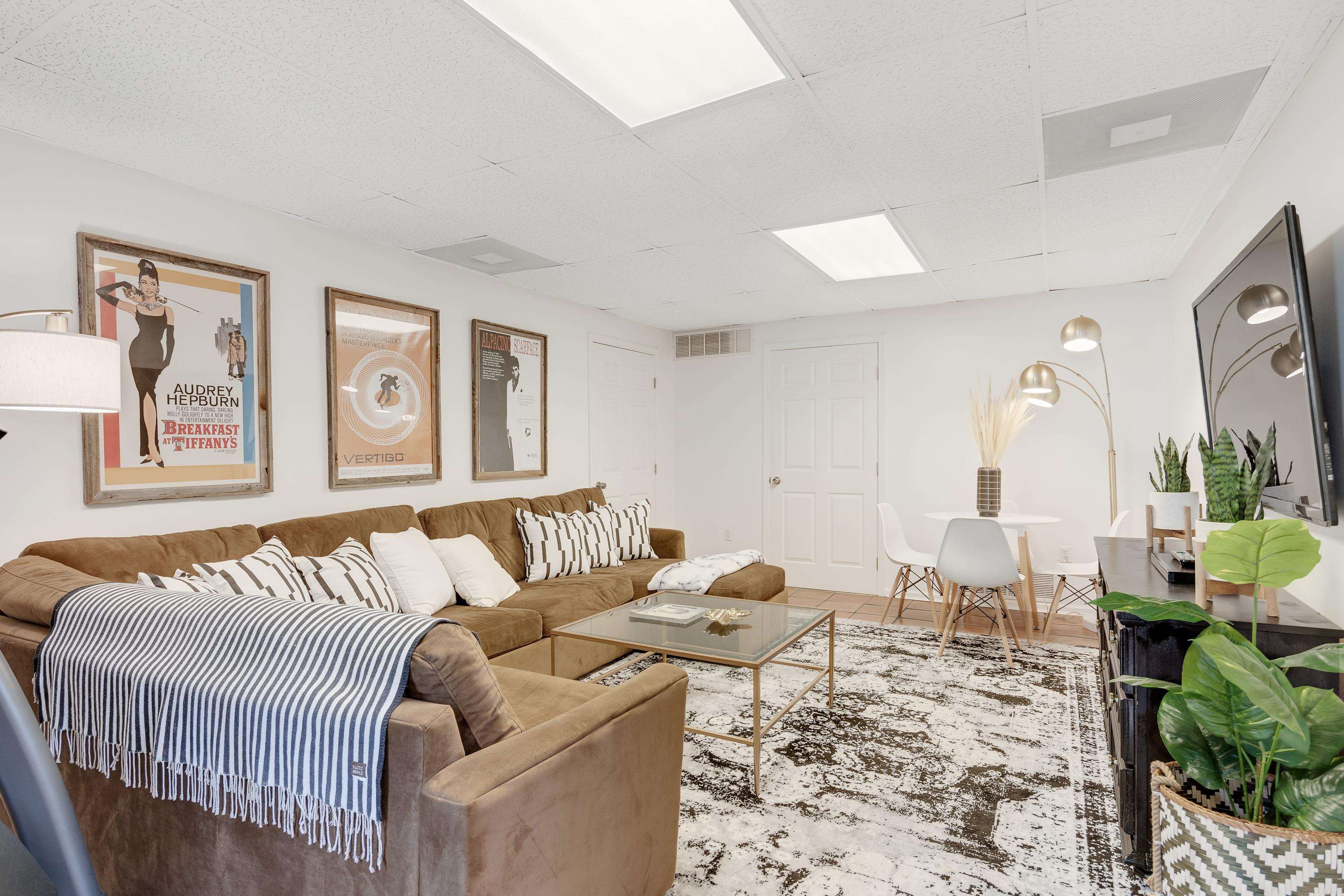 5585 Walnut Grove Road Memphis, TN 38120 - Photo 20 of 25 a living room with furniture and wooden floor